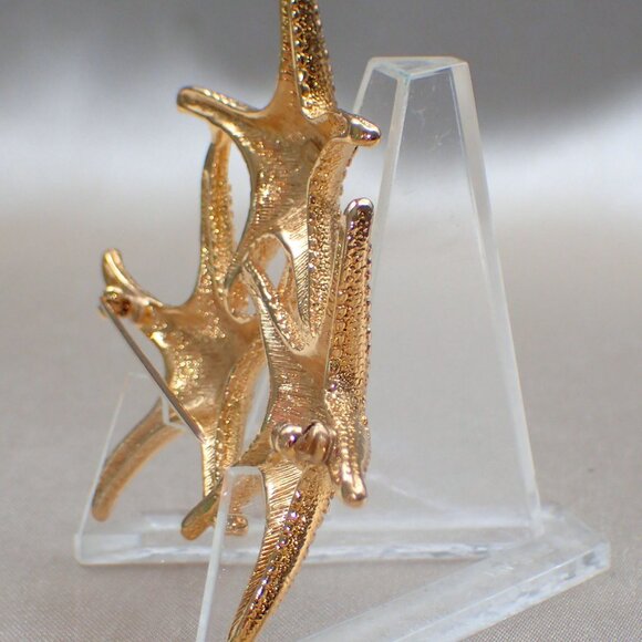 Sun-Kissed Starfish Monet Brooch - Picture 5 of 6